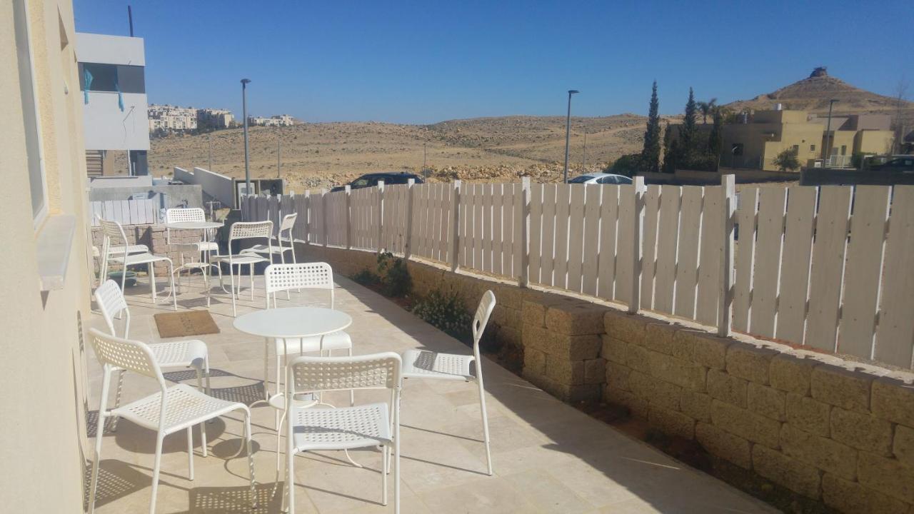 הבית ליד המצוק By The Cliff Mitzpe Ramon Exteriör bild