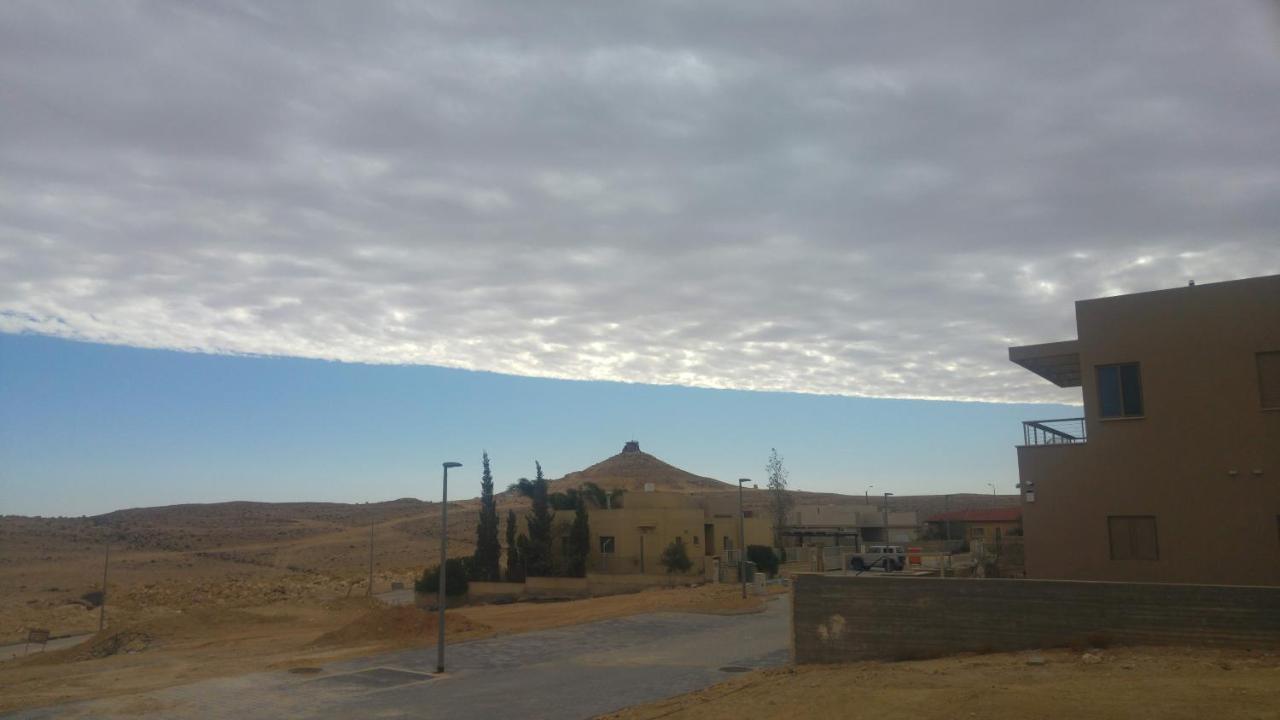 הבית ליד המצוק By The Cliff Mitzpe Ramon Exteriör bild