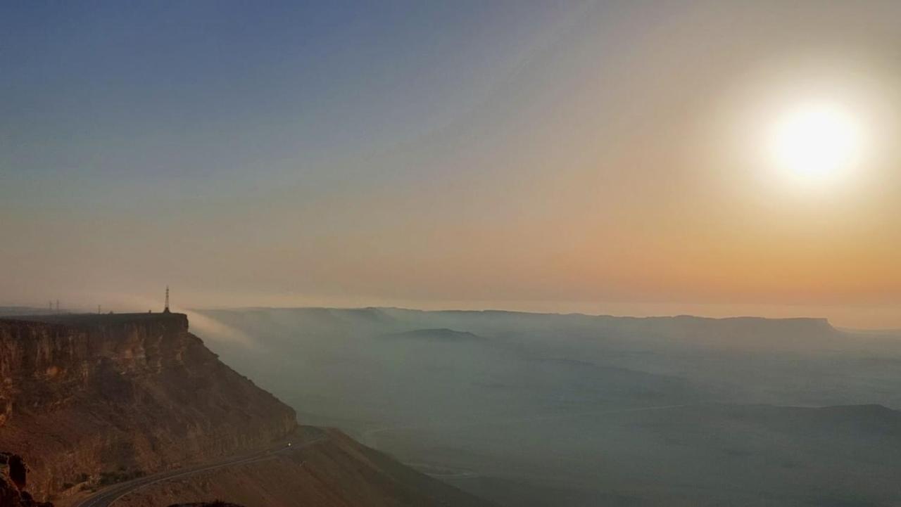 הבית ליד המצוק By The Cliff Mitzpe Ramon Exteriör bild