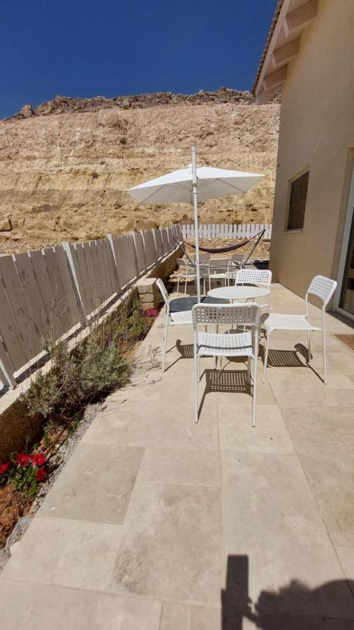 הבית ליד המצוק By The Cliff Mitzpe Ramon Exteriör bild